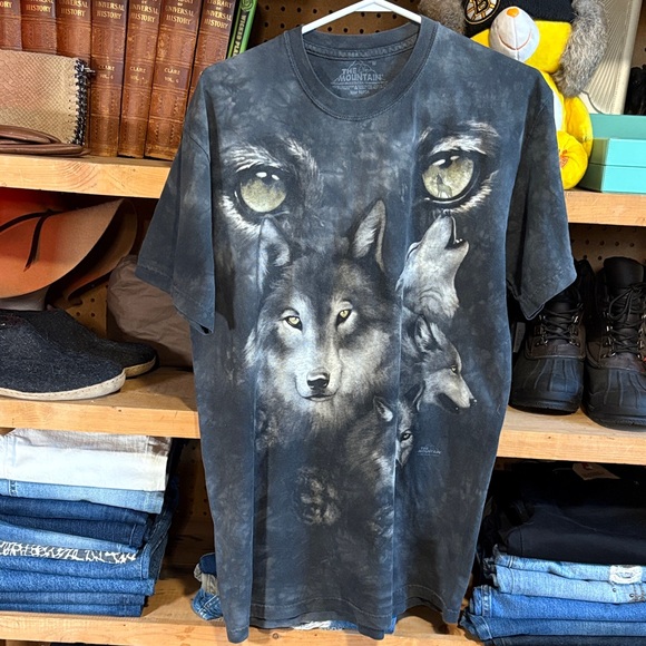 The Mountain Other - The Mountain Men's Wolf Pack Graphic T-Shirt - Black and Gray